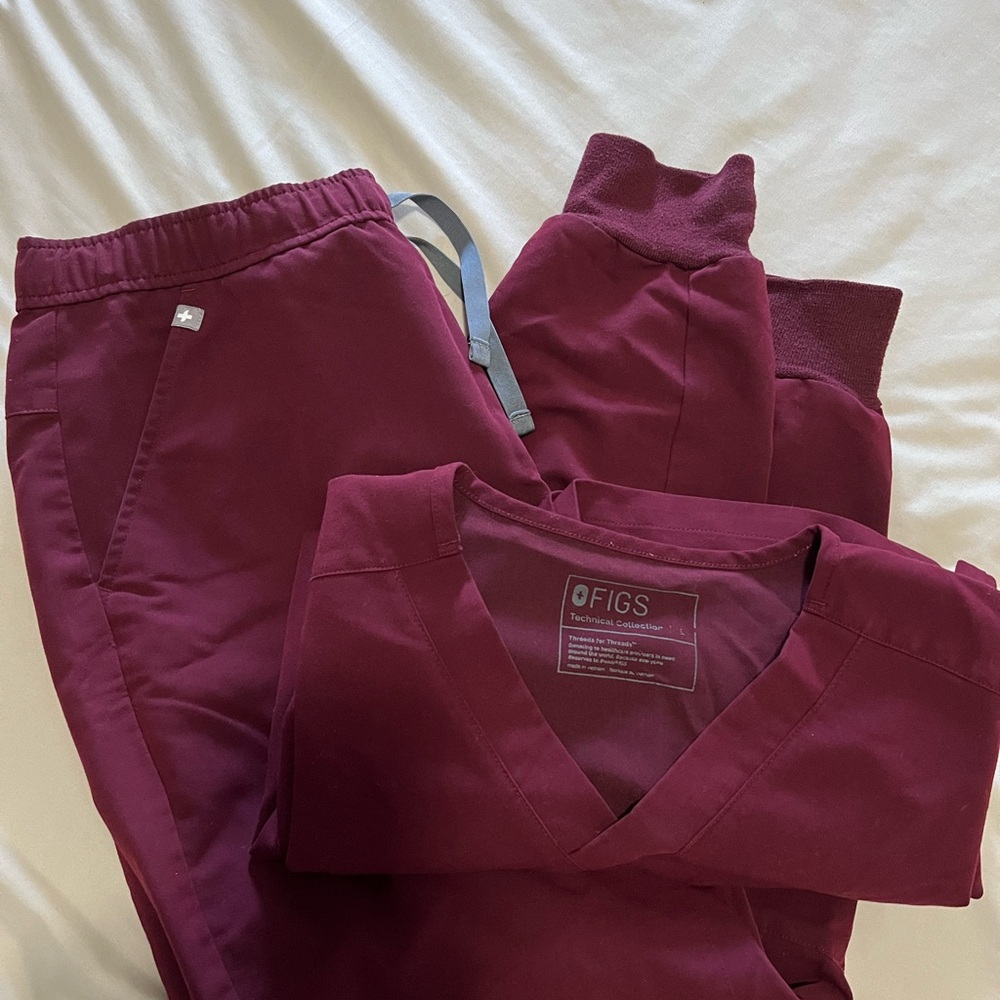 Figs Men’s Maroon Jogger Set